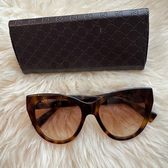 Gucci Tortoiseshell CatEye Sunglasses - Picture 5 of 6